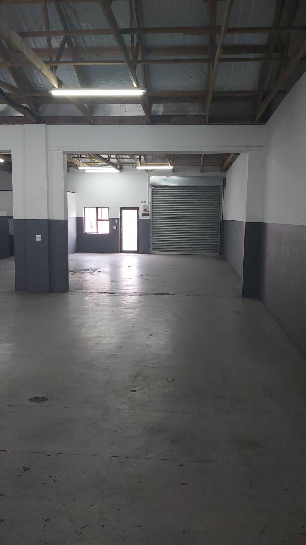 To Let Commercial Property for Rent in Overbaakens Eastern Cape